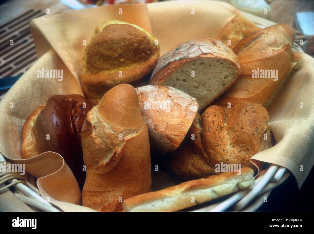 Wunderbare Auswahl an Brot im Restaurant in der Nähe von Florenz Italien - Stockfoto