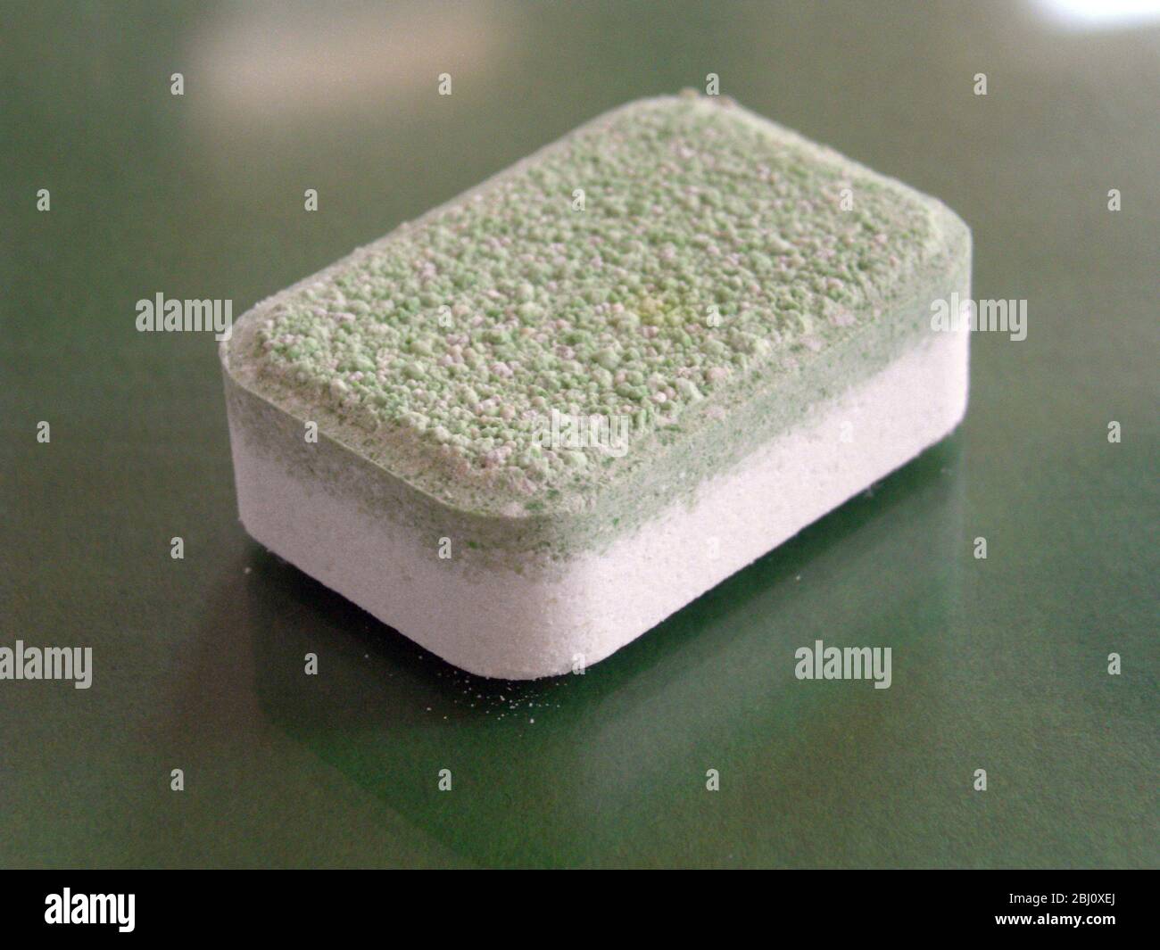 Tablet für Geschirrspüler in Nahaufnahme - Stockfoto