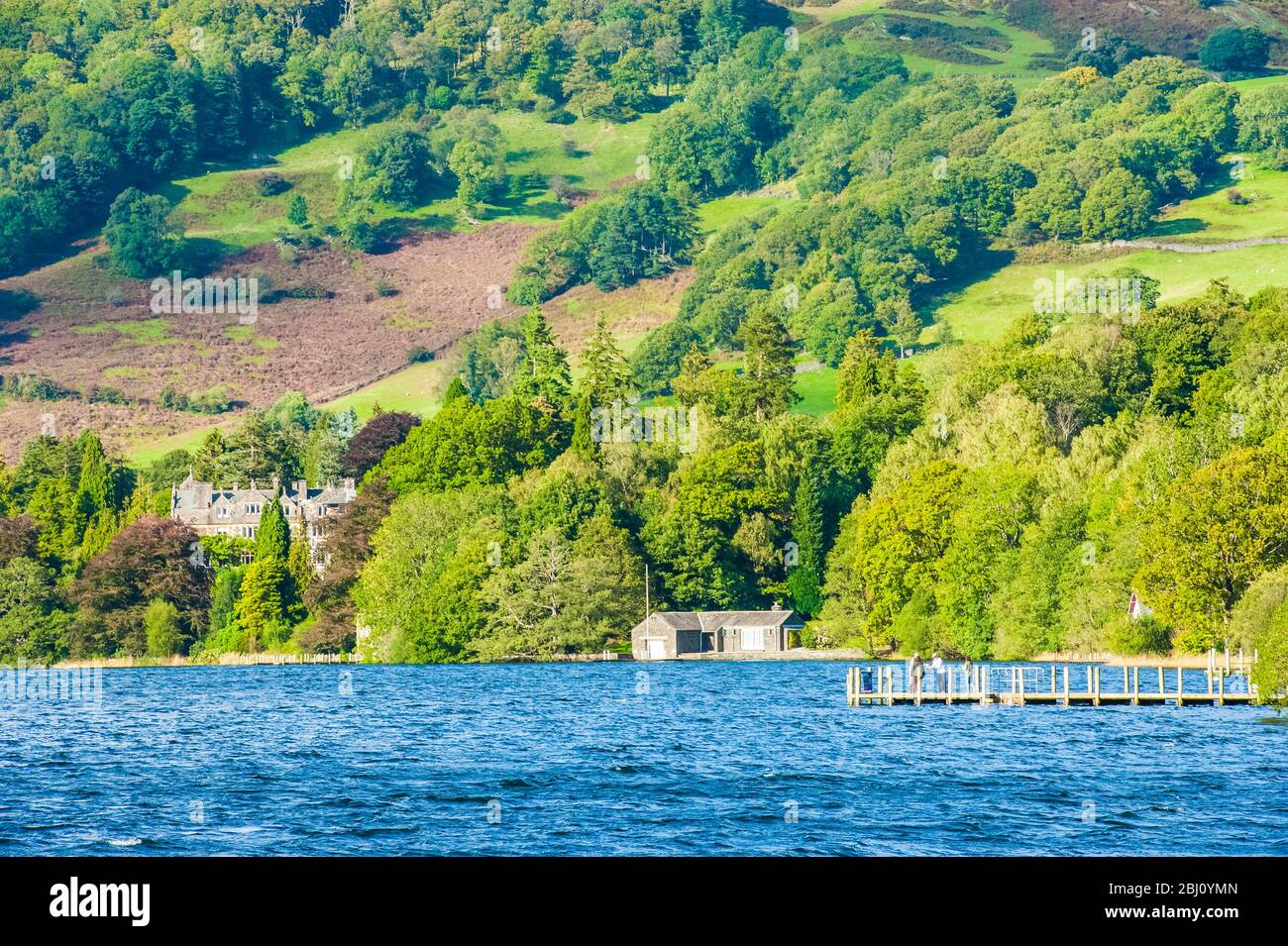 Windermere Boothaus und Jetty Lake District Stockfoto