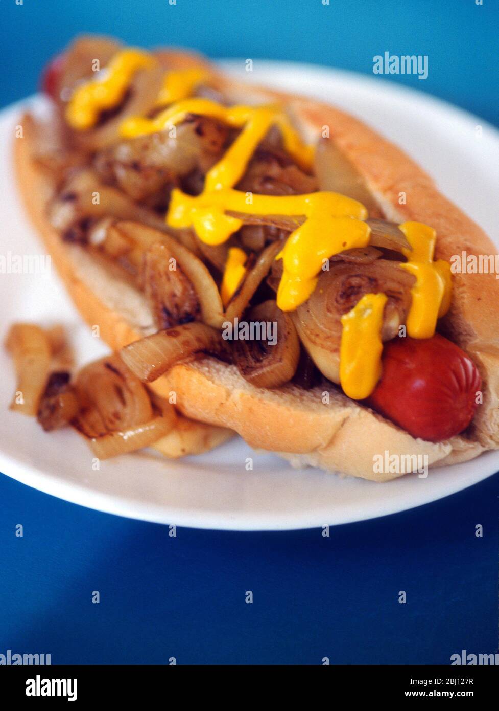 Hot Dog und Senf - Stockfoto