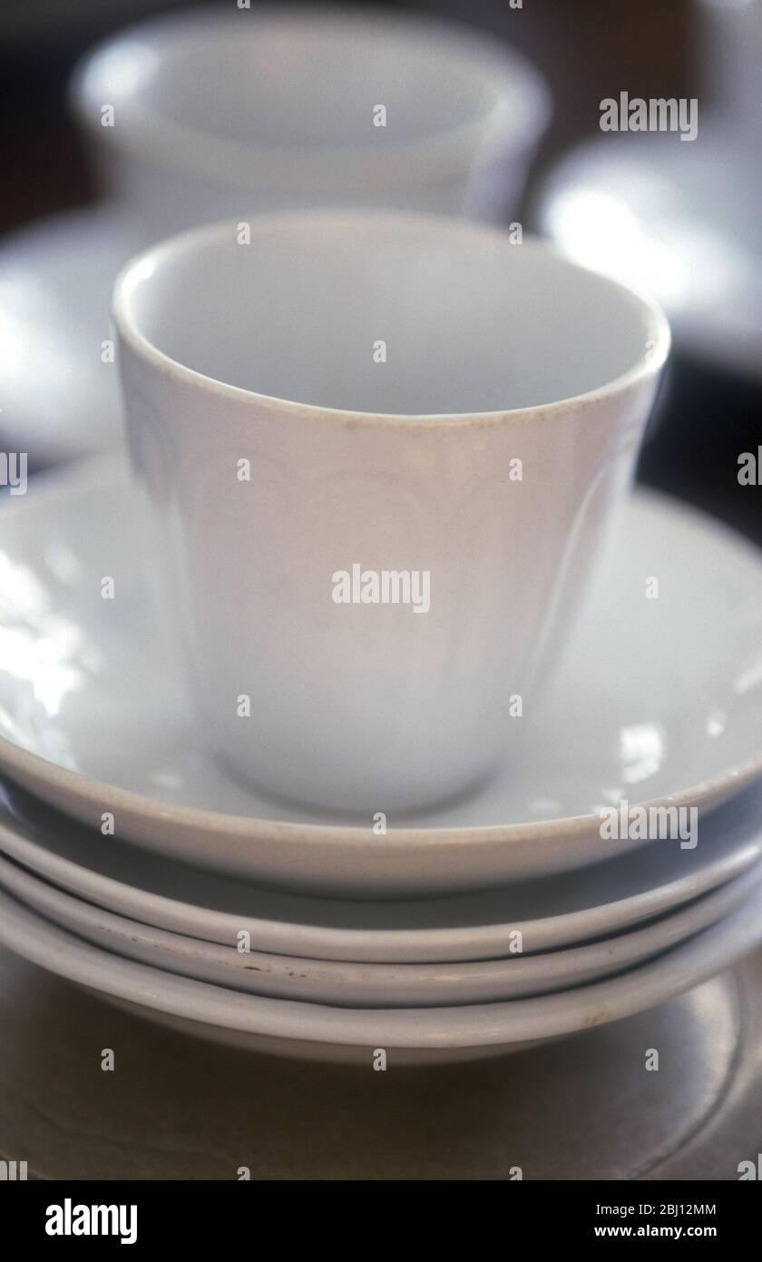 Frühe Tassen ohne Griffe - Stockfoto