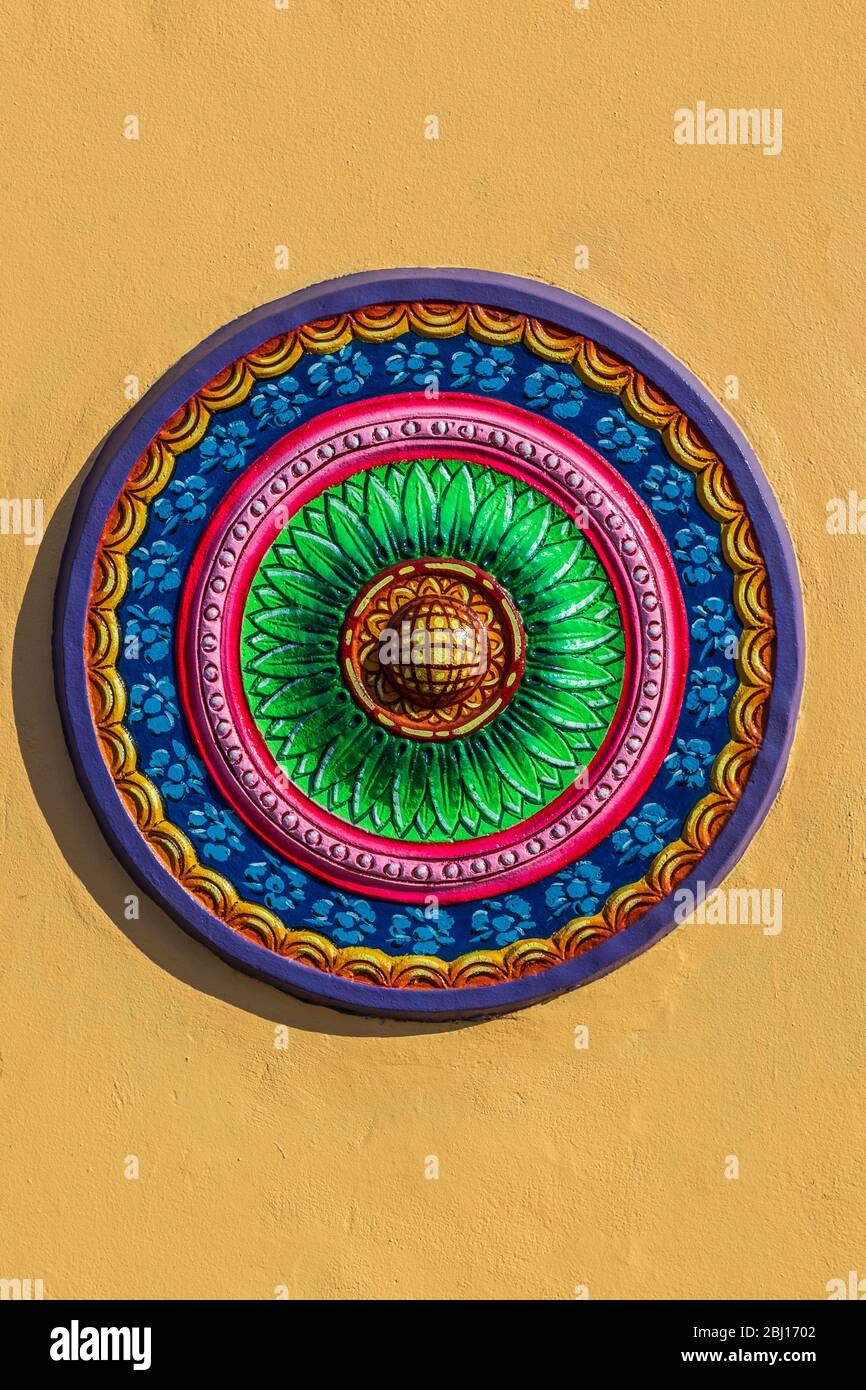 Kreisförmige Kunstwerke an der Außenwand des Sri Siva Subramaniya Hindu Temple, Nadi, Fidschi Stockfoto