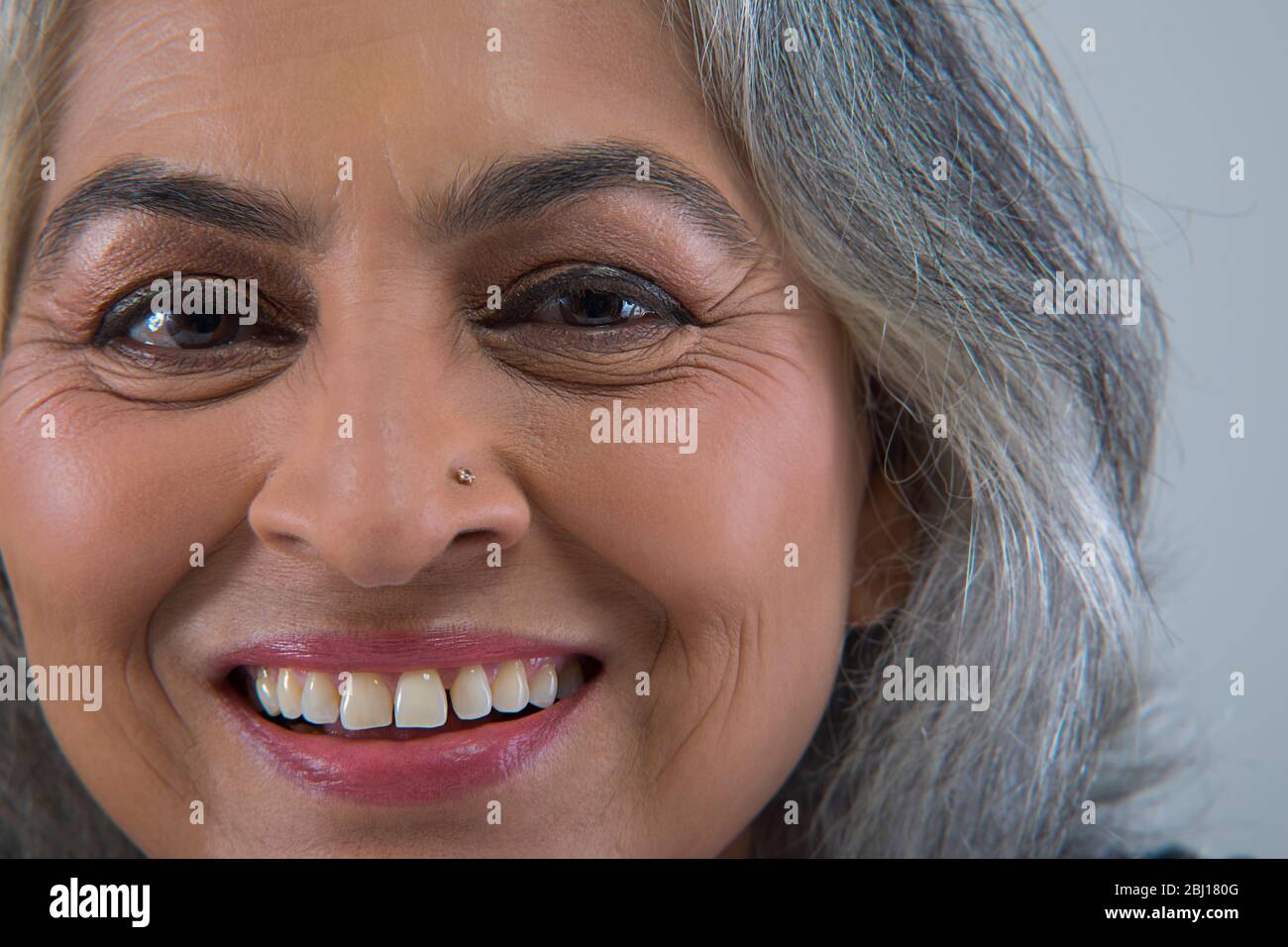 Porträt einer glücklichen Großmutter. (Senior) Stockfoto