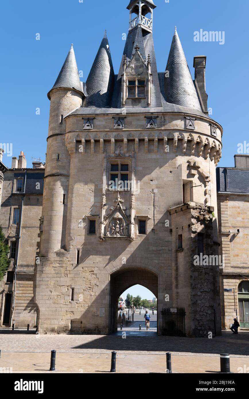 Bordeaux , Aquitaine / Frankreich - 12 04 2019 : La porte Cailhau mittelalterliche Tor antike Stadt Bordeaux frankreich Stockfoto