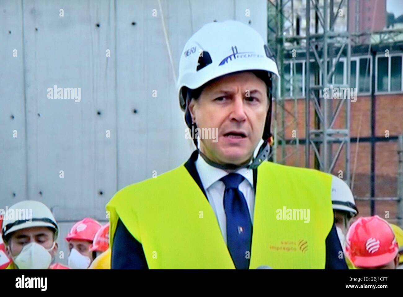 Genua, Premier Conte bei der Verlegung der letzten Spannweite der neuen Brücke 28. April 2020 Stockfoto