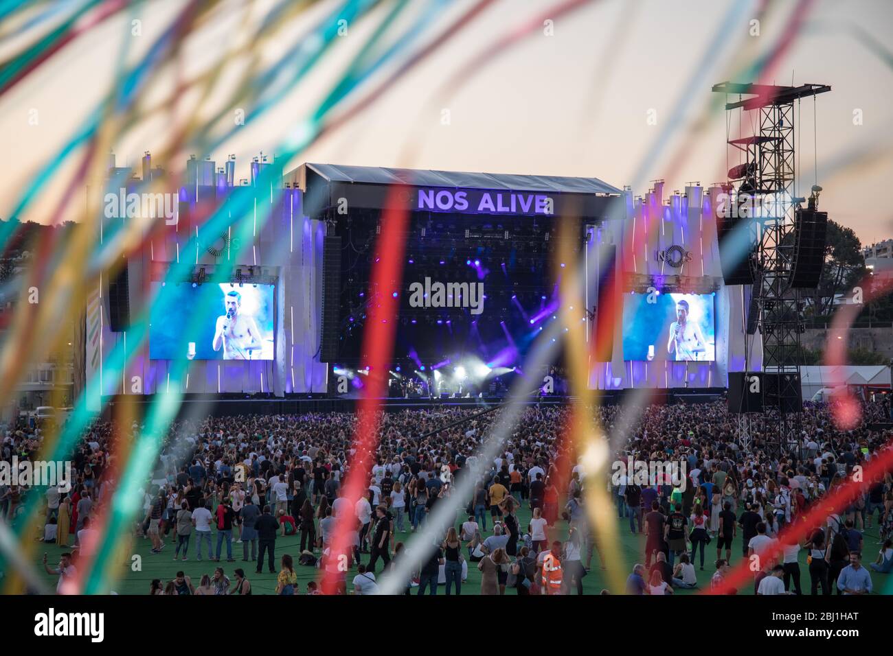 Hauptbühne des Musikfestivals EDP Nos Alive, in Alges, Lissabon, Portugal. Stockfoto