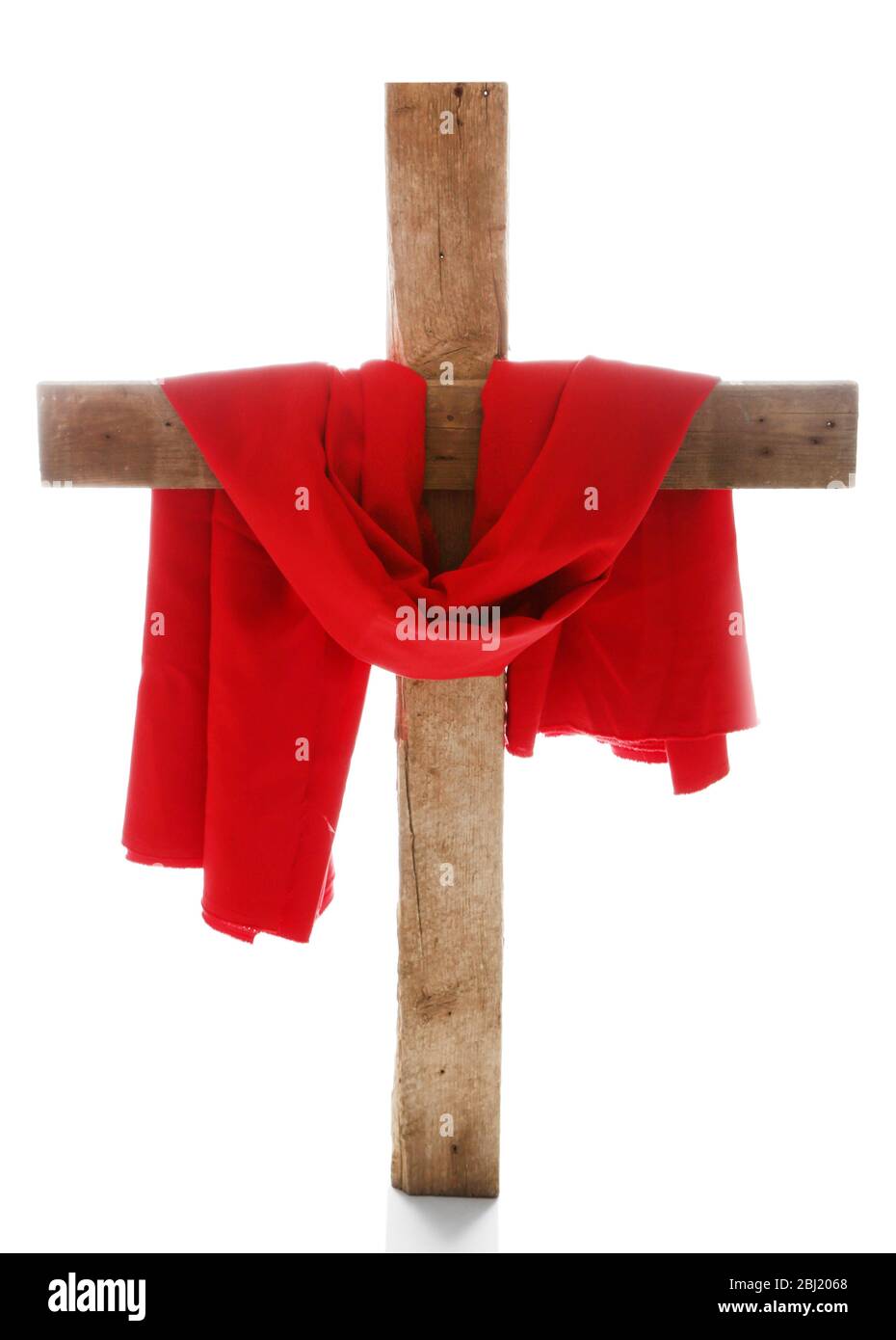 Kreuz mit rotem Tuch, isoliert auf weiß Stockfoto