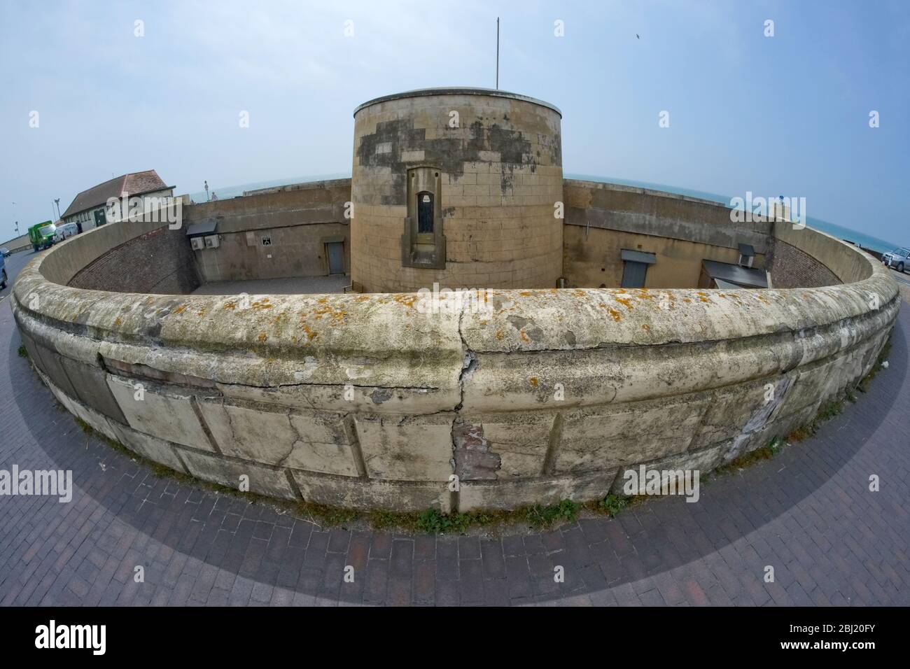 Martello Tower Nr. 74 Seaford, East Sussex UK. Erbaut während der Napoleonischen Kriege, und mit einem 32 Pfünder Kanon, jetzt ein Museum. Stockfoto