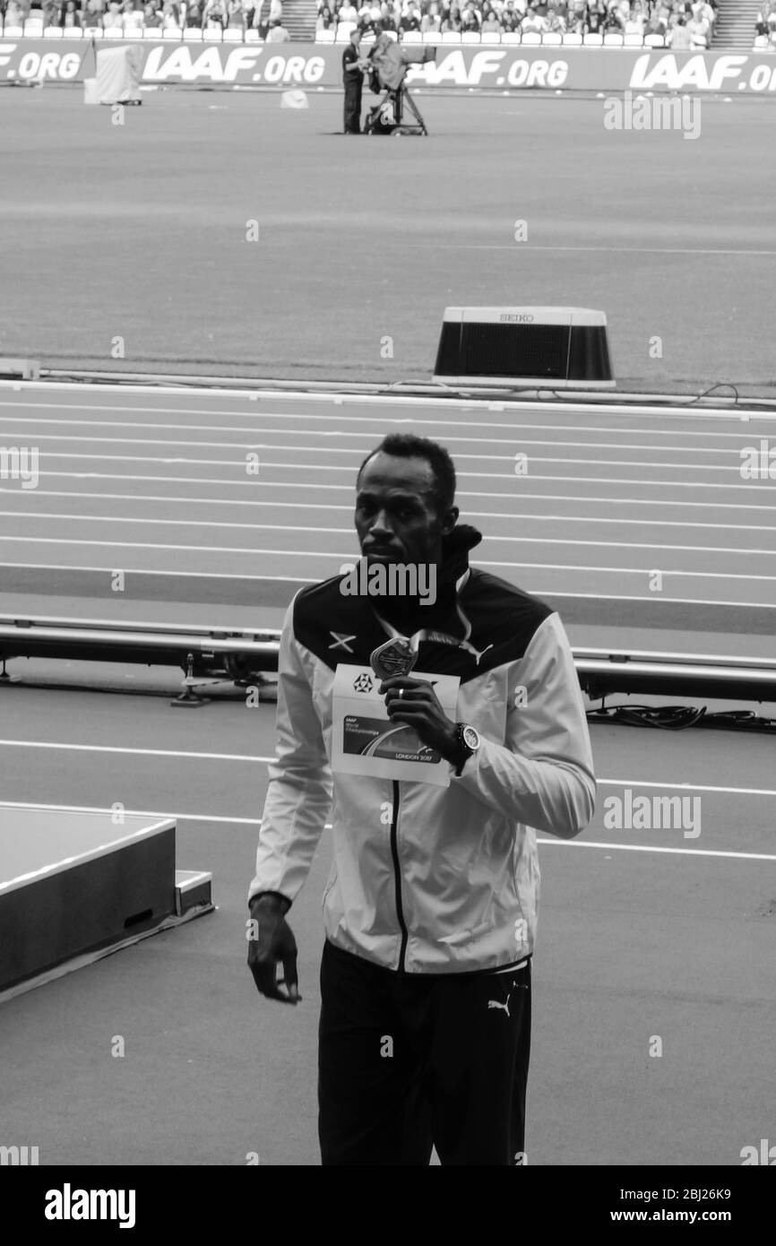 Usain Bolt posiert mit seiner Bronzemedaille bei der 100-m-Siegerehrung der Männer bei der IAAF-Weltmeisterschaft London 2017 in London, Großbritannien, 06. August 2017. Stockfoto