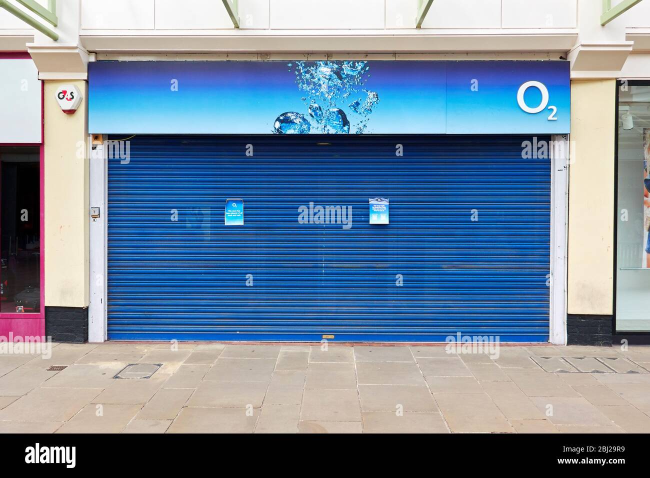 O2 Handy Shop geschlossen während Coronavirus Notfall Stockfoto