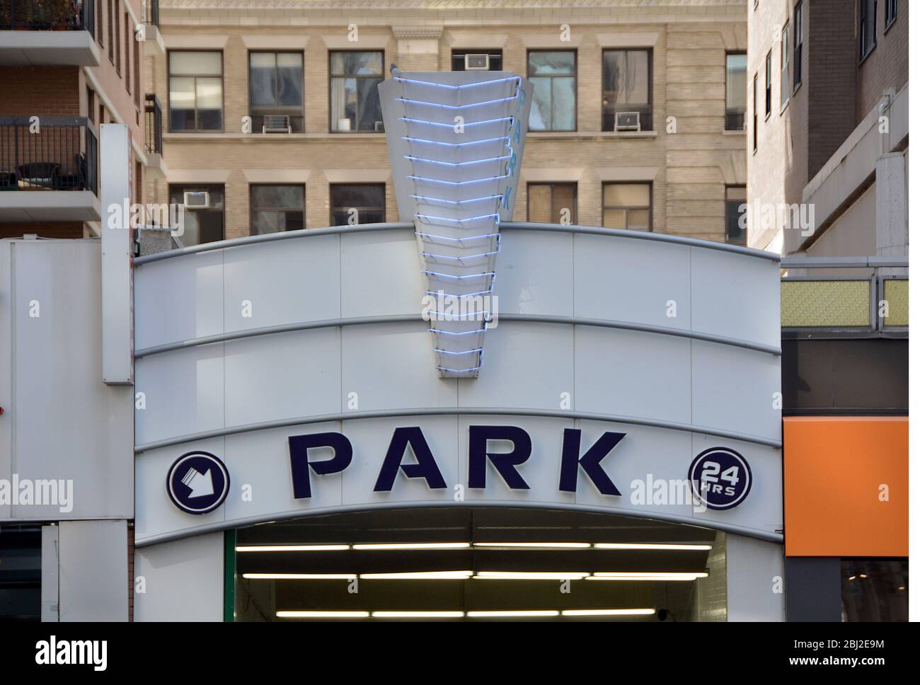 Eine Art déco-Fassade zu einer Tiefgarage am Broadway & Astor Place in Greenwich Village, Manhattan, New York City. Stockfoto