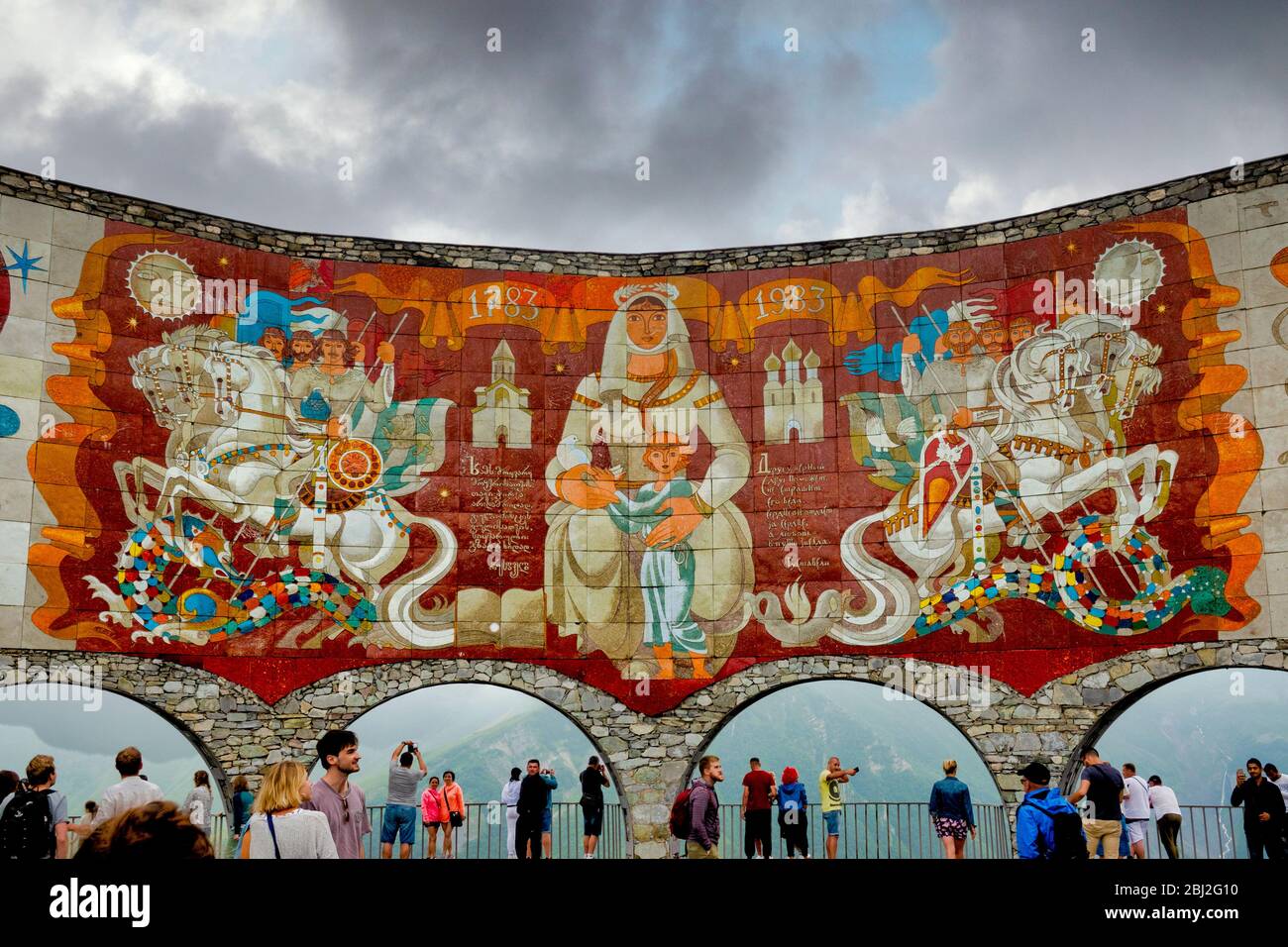 Fliesenarbeiten im Inneren des Russland-Georgien Freundschaft Denkmal, Gudauri, Georgien Stockfoto