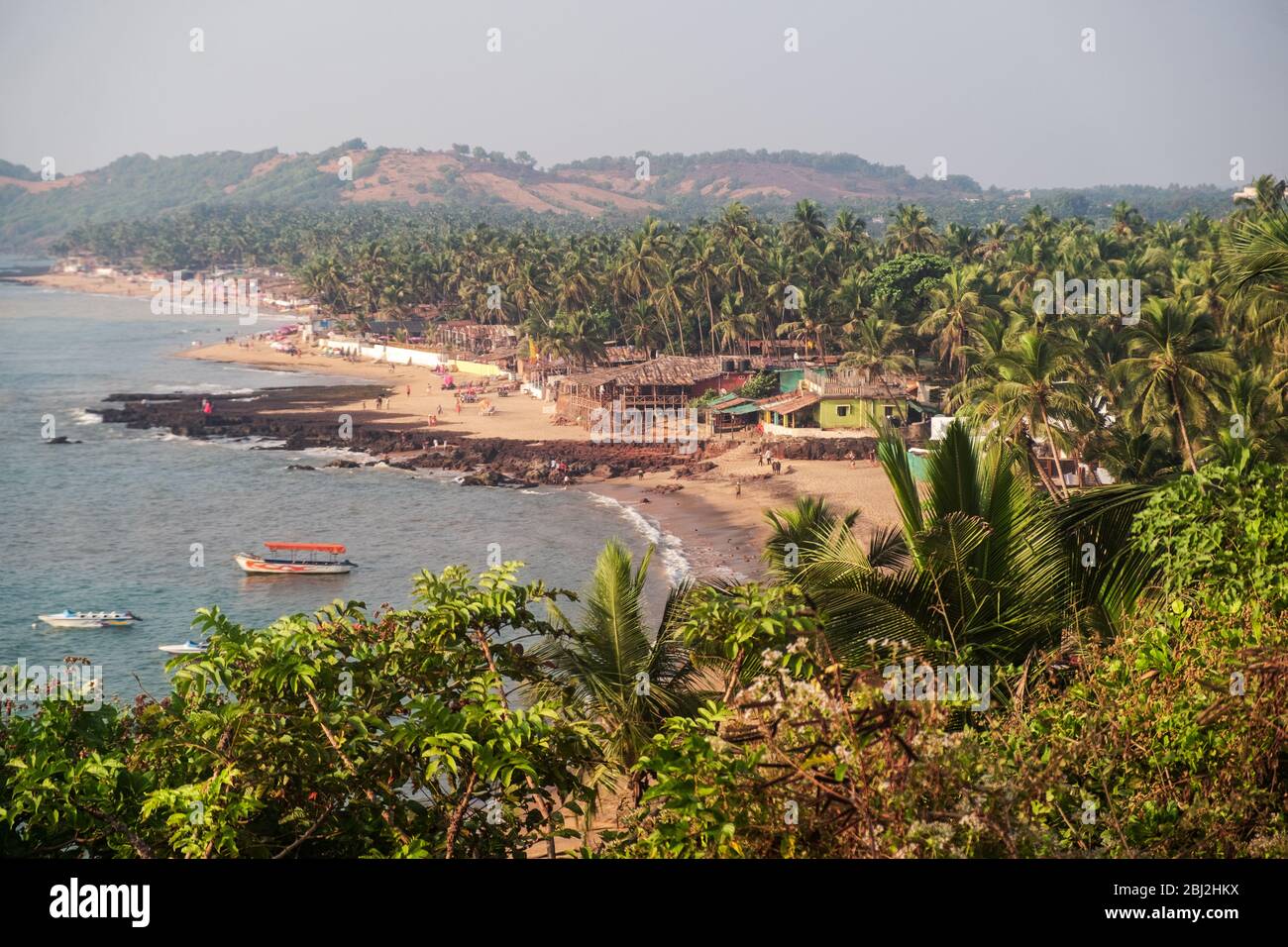 Strände und Natur des nördlichen Goa, Anjuna Strand von Hills Stockfoto