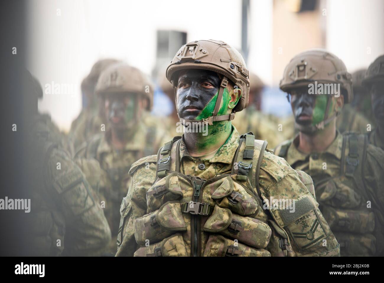 Izmir, Türkei - 29. Oktober 2019: Porträt eines amphibischen Fachkorporals türkischer Soldat in Linie am Tag der Republik Türkei. In Der Türkei In Izmir. Stockfoto