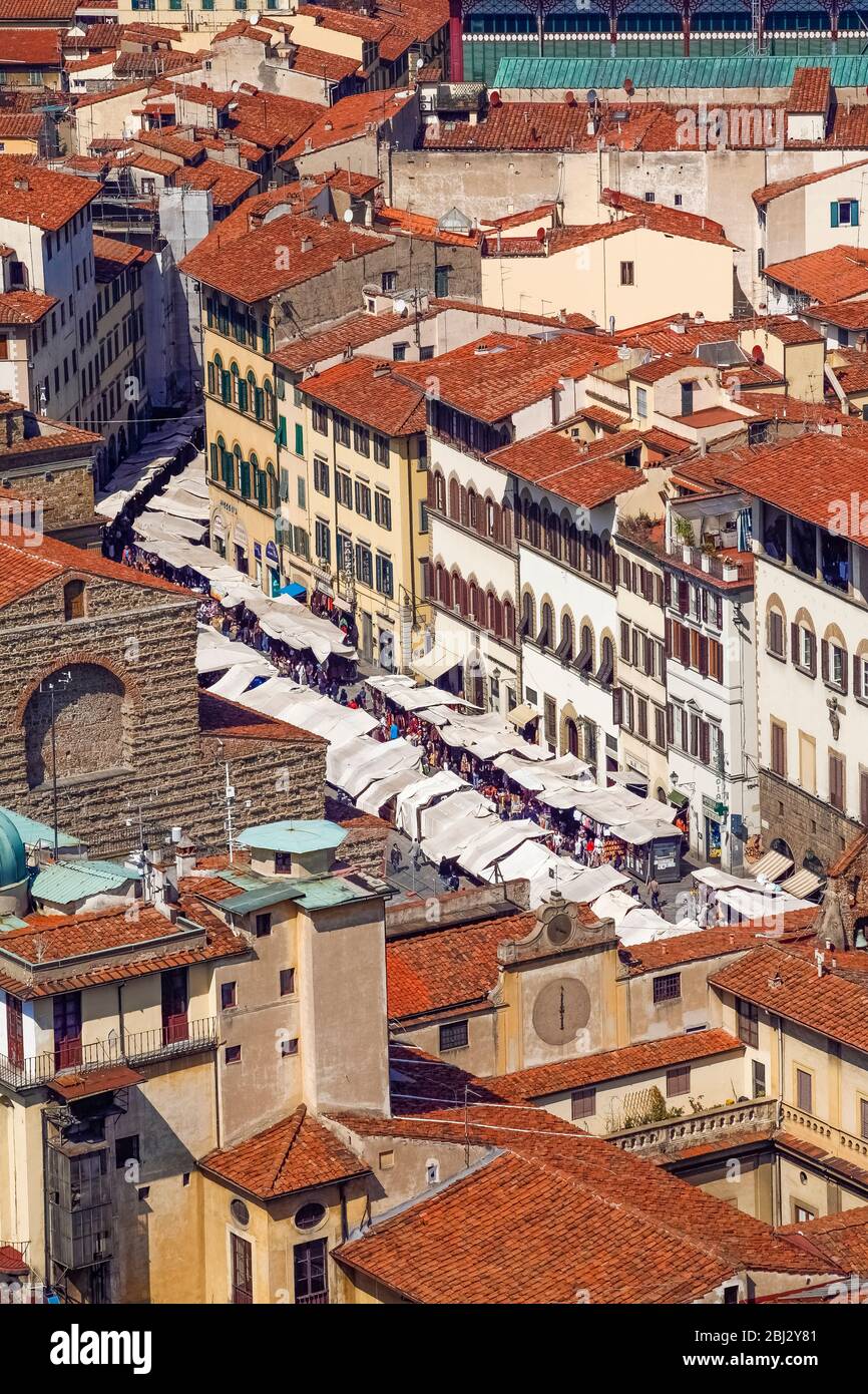 Italien Toskana - Florenz - Panorama mit Markt von San Lorenzo Stockfoto