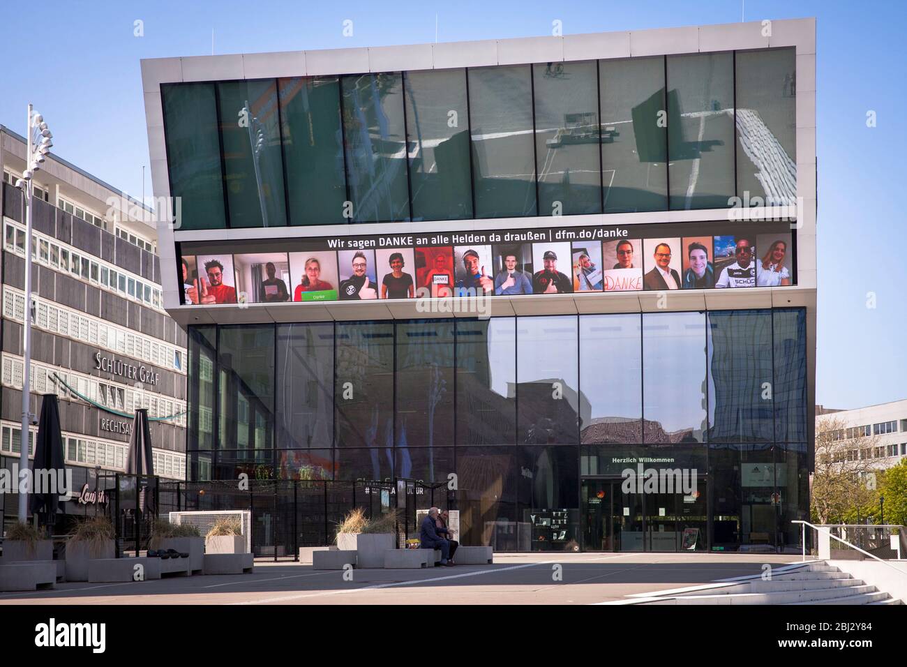 Ausbruch des Coronavirus / Covid 19, 16. April. 2020. Das geschlossene Deutsche Fußballmuseum mit Informationen zur Corona-Pandemie, Dortmund, Ge Stockfoto