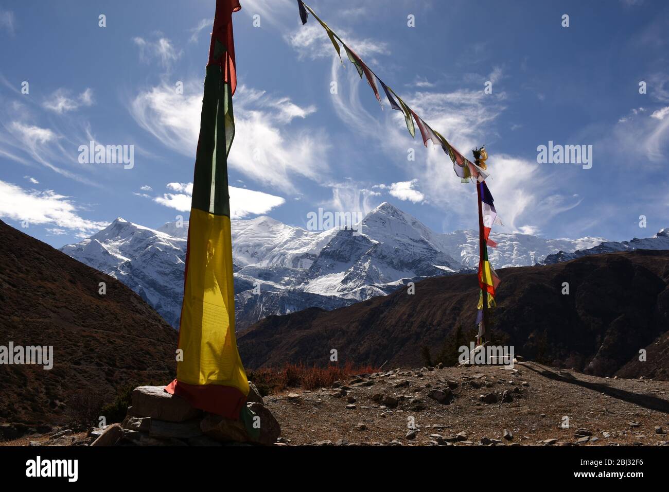 Annapurna Range in Nepal mit Gebetsfahnen . Nepal. Stockfoto