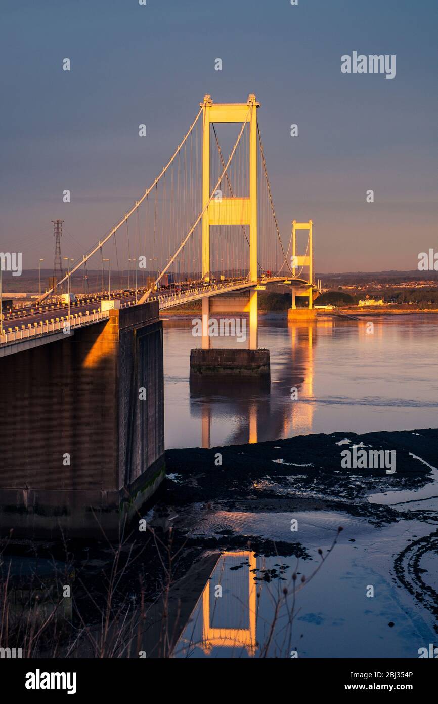 Die erste Severn-Brücke führt die M48 über den Bristol Channel nach Wales. Stockfoto