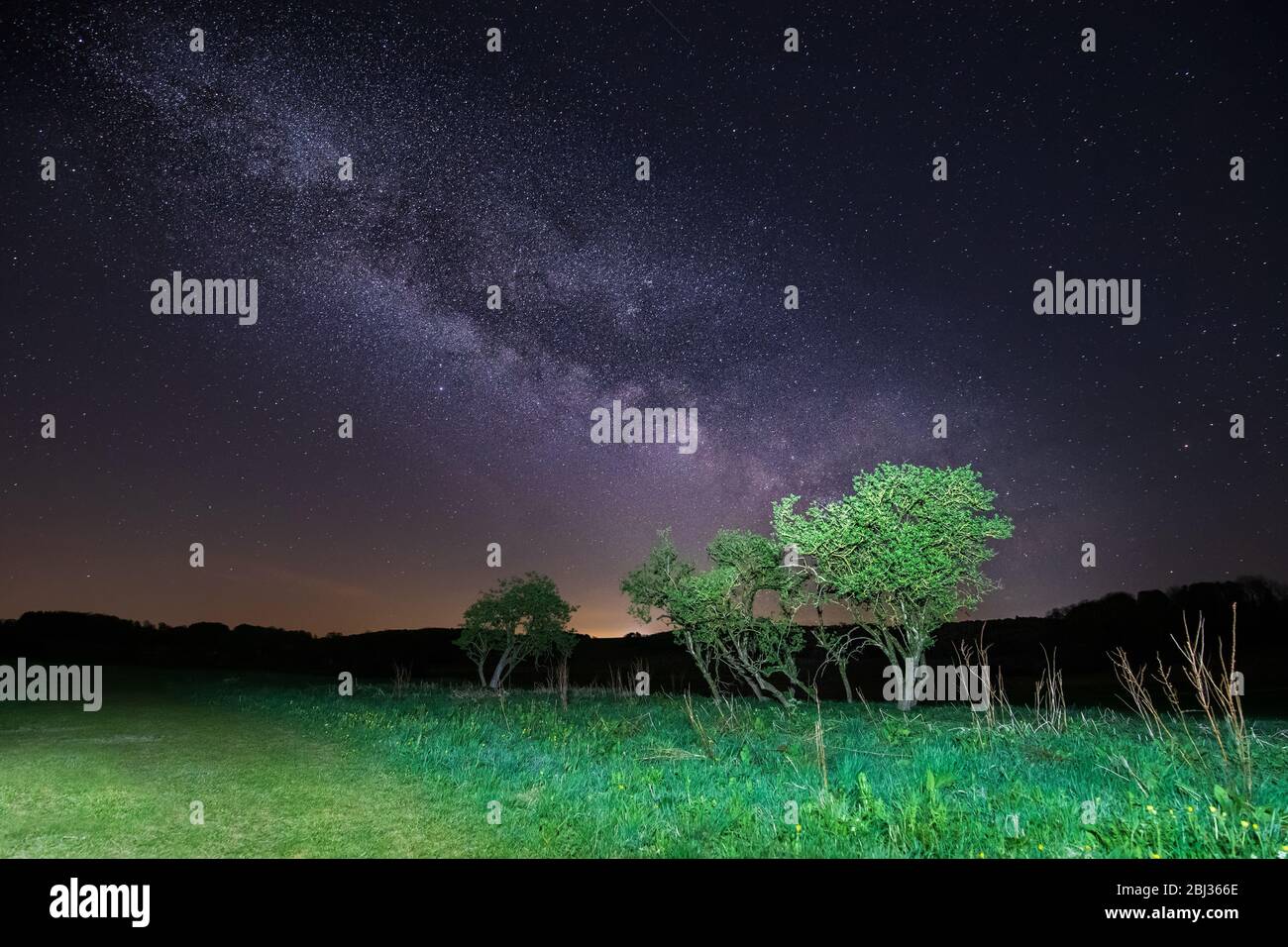 Raum, Sternbild, Kosmos, Wissenschaft, Universum, Nebel, Sommer, milchig, sternig, dunkel, Weg, Licht, kosmisch, sternenhell, schön, abstrakt, Licht Pollut Stockfoto