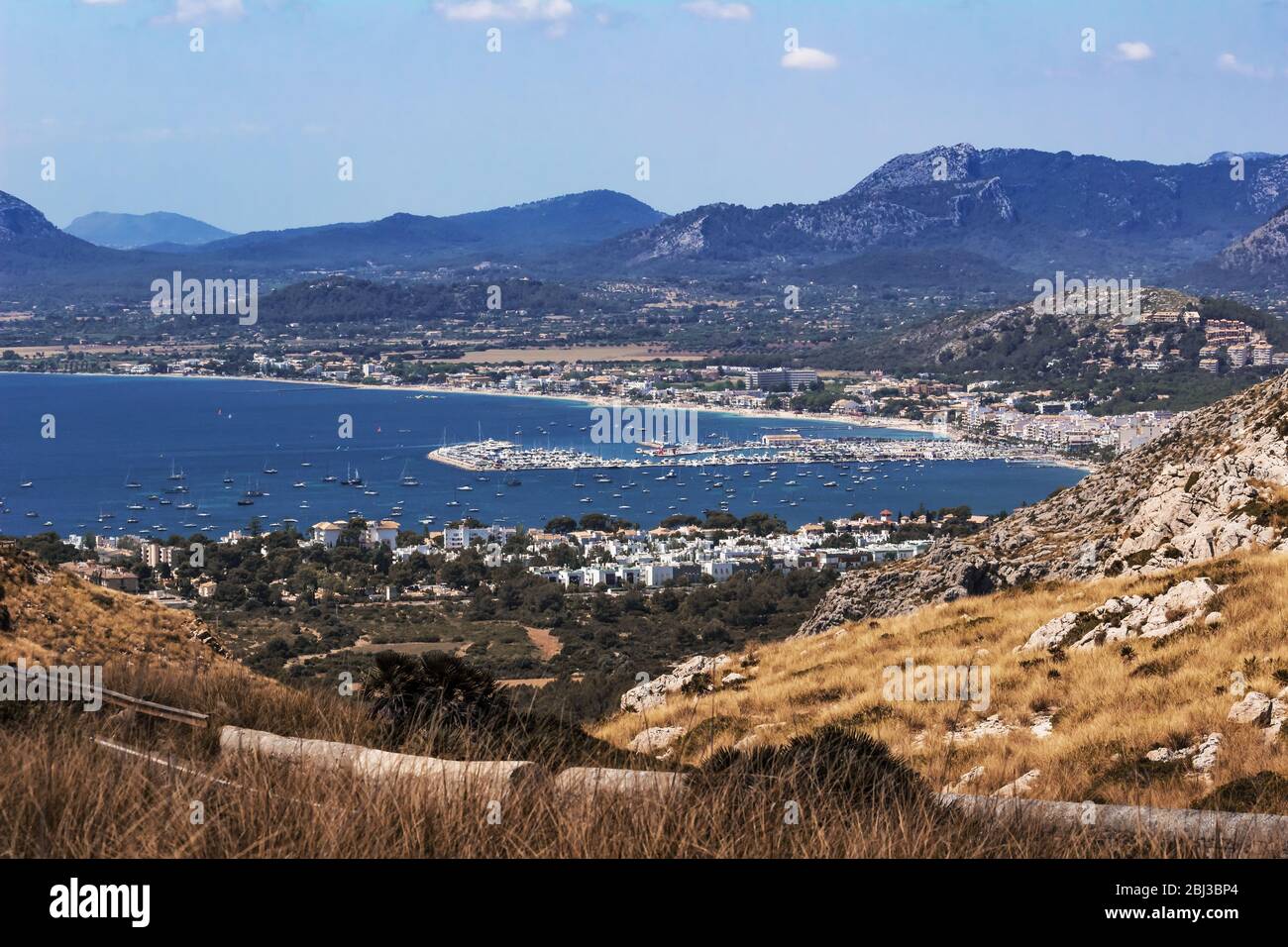 Erhöhte Sicht auf Port de Pollenca und Pollenca Bucht - Mallorca - Spanien Stockfoto