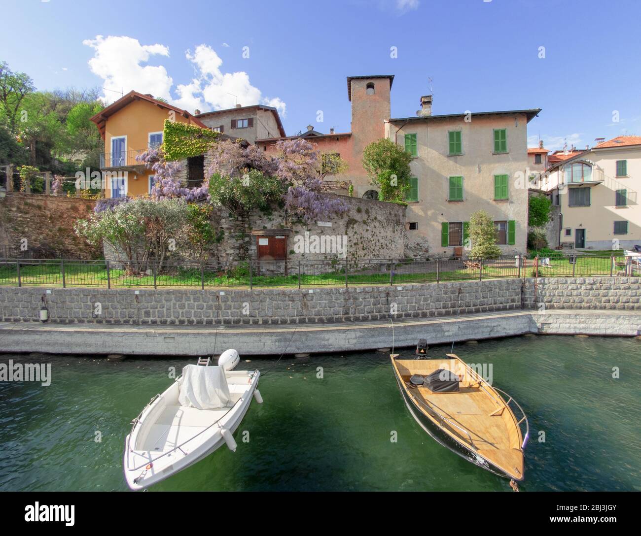 Rezzonico, ein malerisches italienisches Dorf mit Blick auf den Comer See Stockfoto
