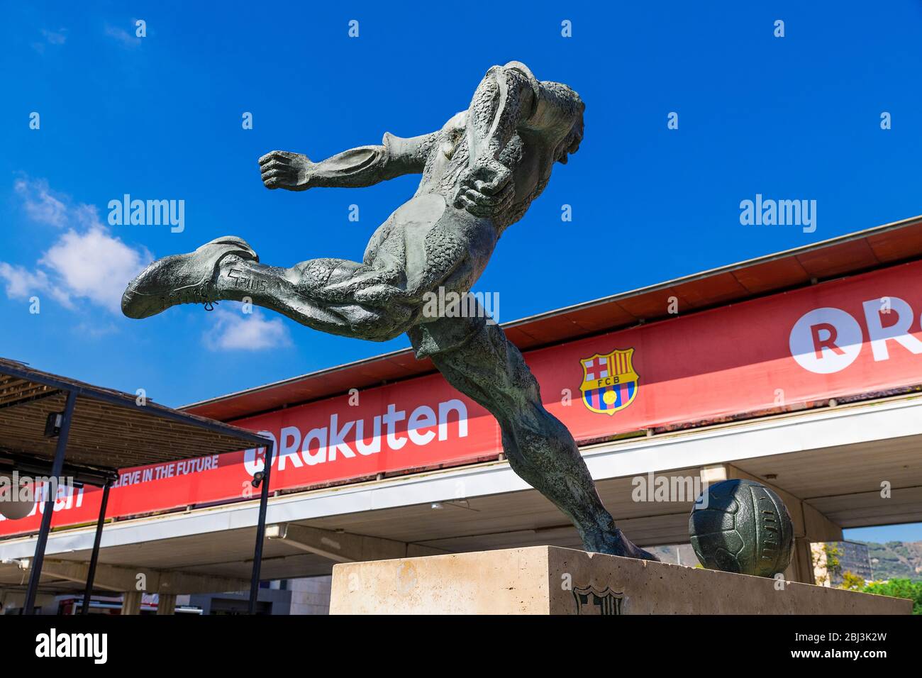 Skulptur für Fußballspieler vor dem Camp Nou Stadion in Barcelona. Stockfoto