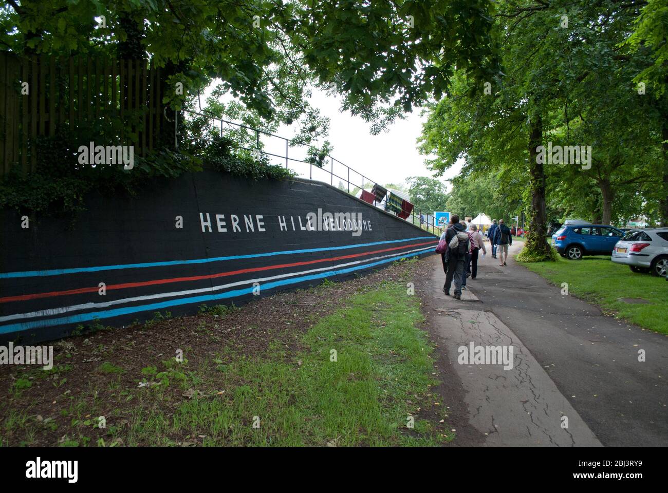 Das Herne Hill Velodrome (ursprünglich das London County Council Cycling and Athletic Grounds), London SE24 von Ron Webb Stockfoto