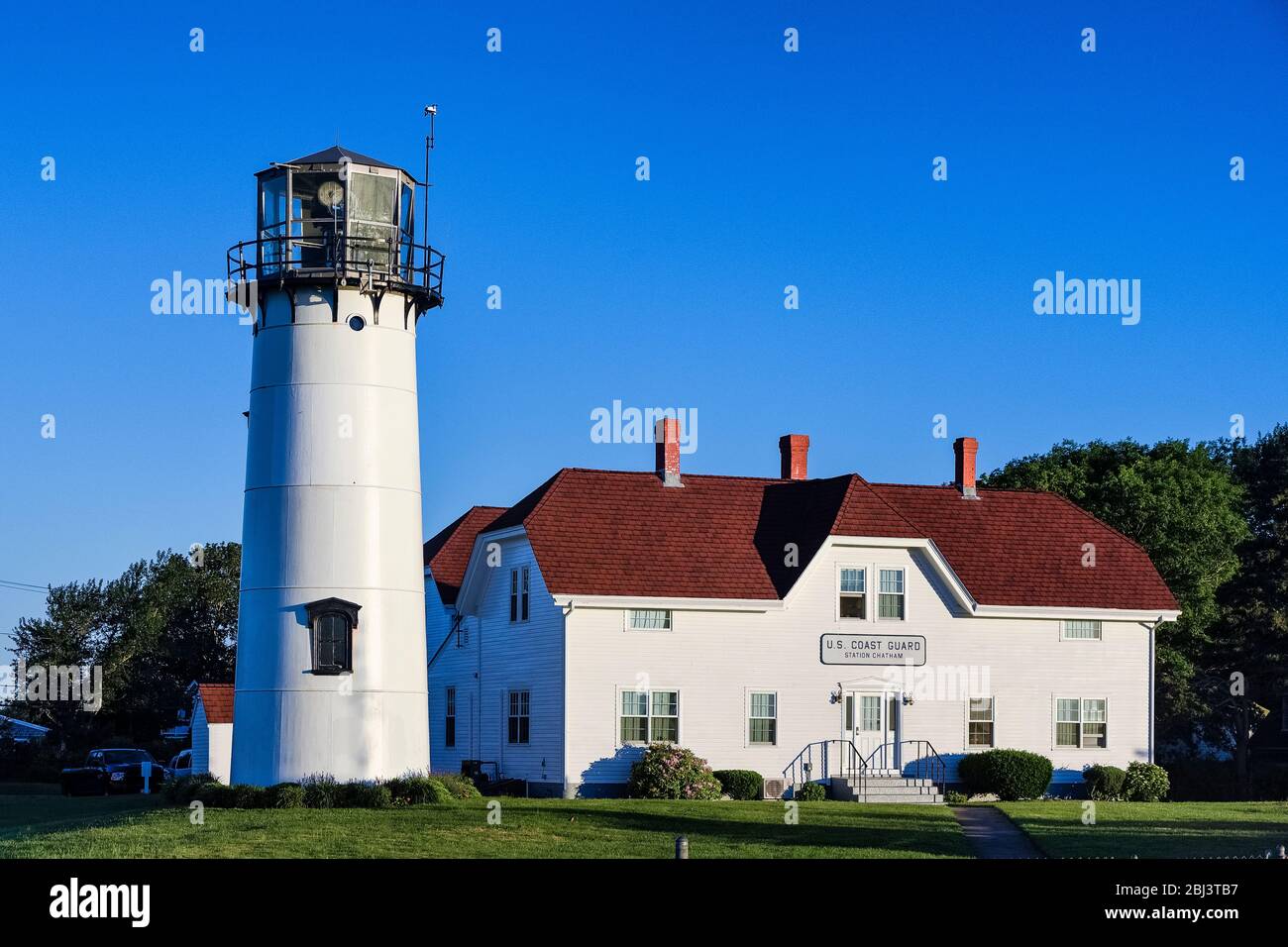 Chatham Light und Coast Guard Station am Cape Cod in Massachusetts. Stockfoto