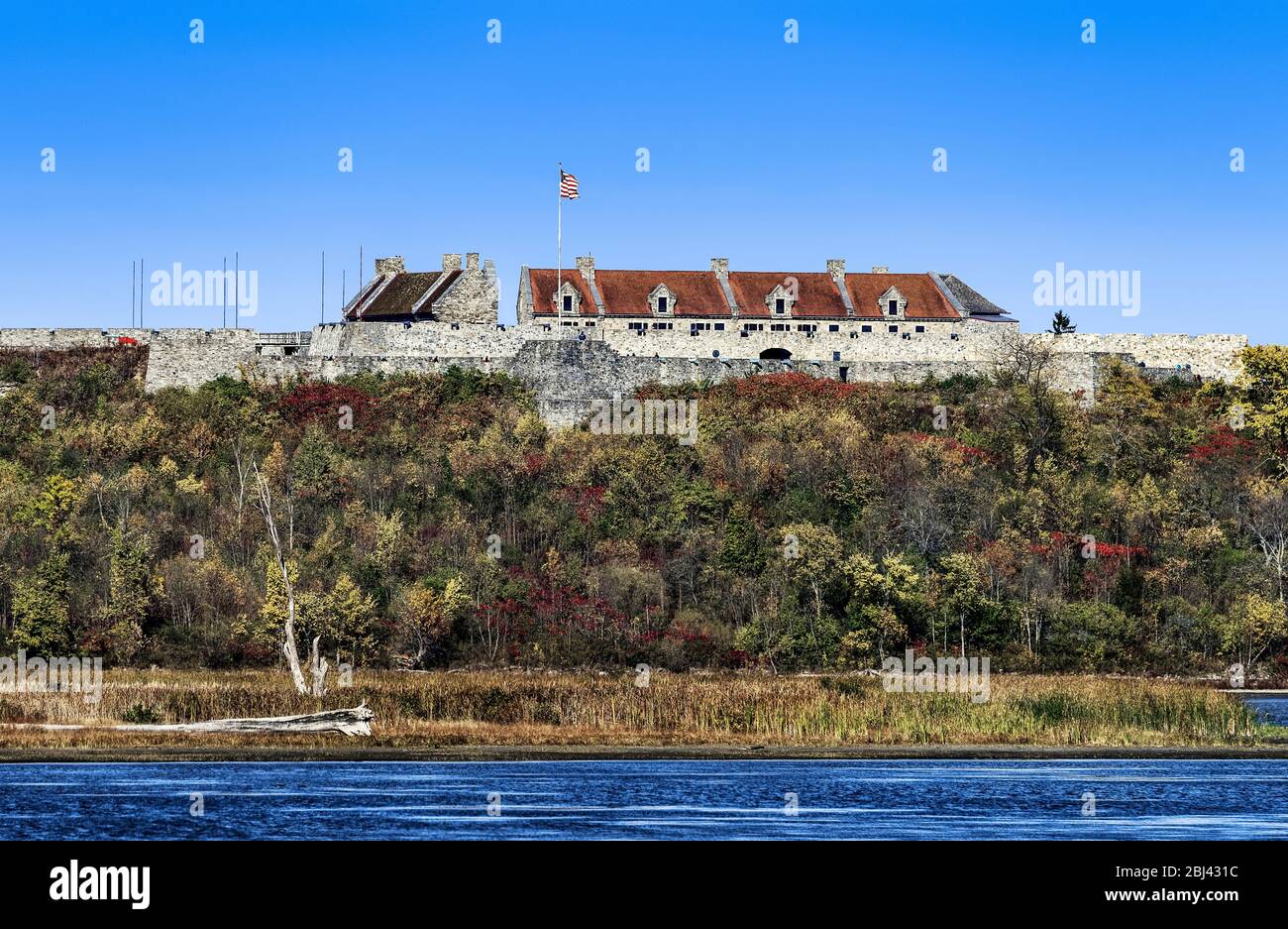 Fort Ticonderoga mit Blick auf den Lake Champlain im Bundesstaat New York. Stockfoto