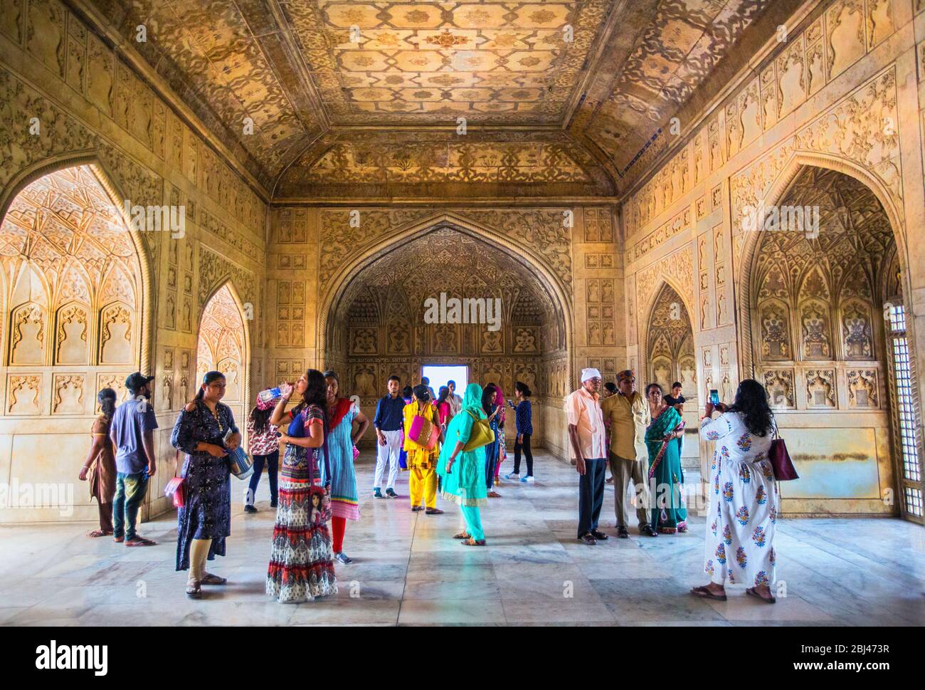 Eingang des alten Forts bekannt als purana quila delhi, Touristen in alten Fort purana quila, Old Fort von Delhi (Purana Qila) Architektur, delhi Forts, indien Stockfoto