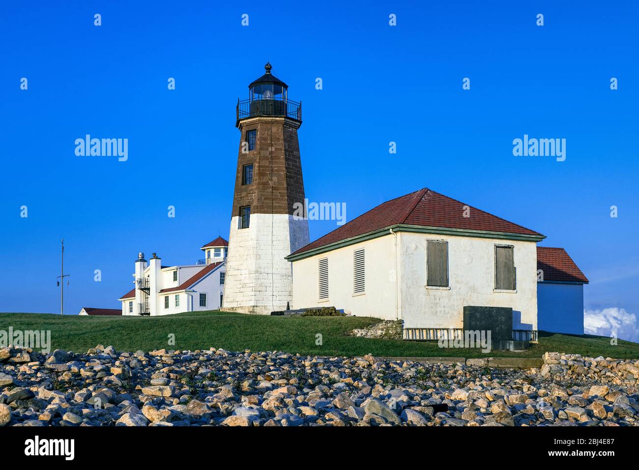 Judith Point Lighthouse und Coast Guard Station. Stockfoto