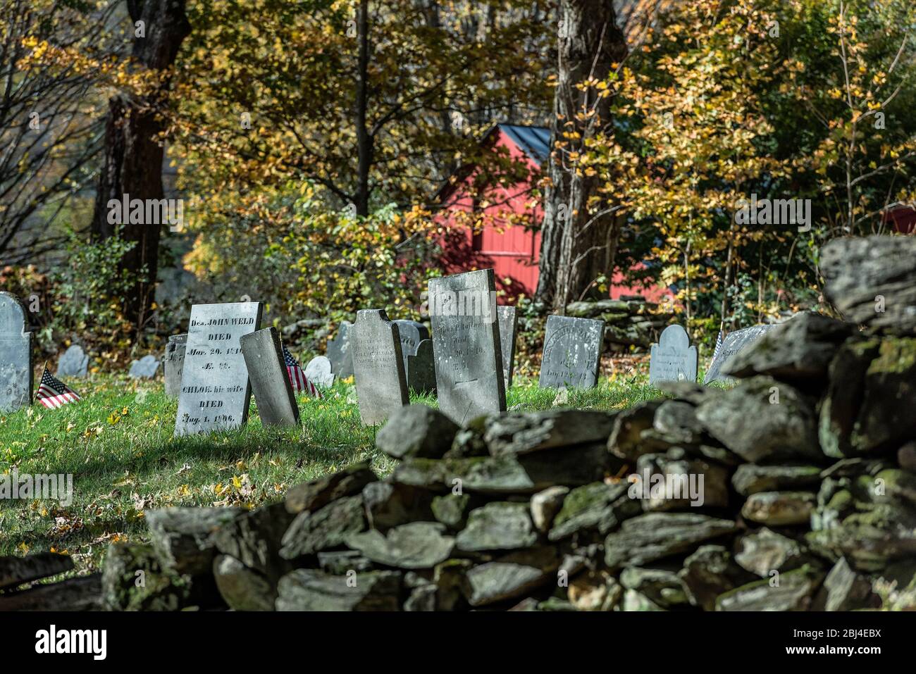 Ländlicher Friedhof in Vermont. Stockfoto