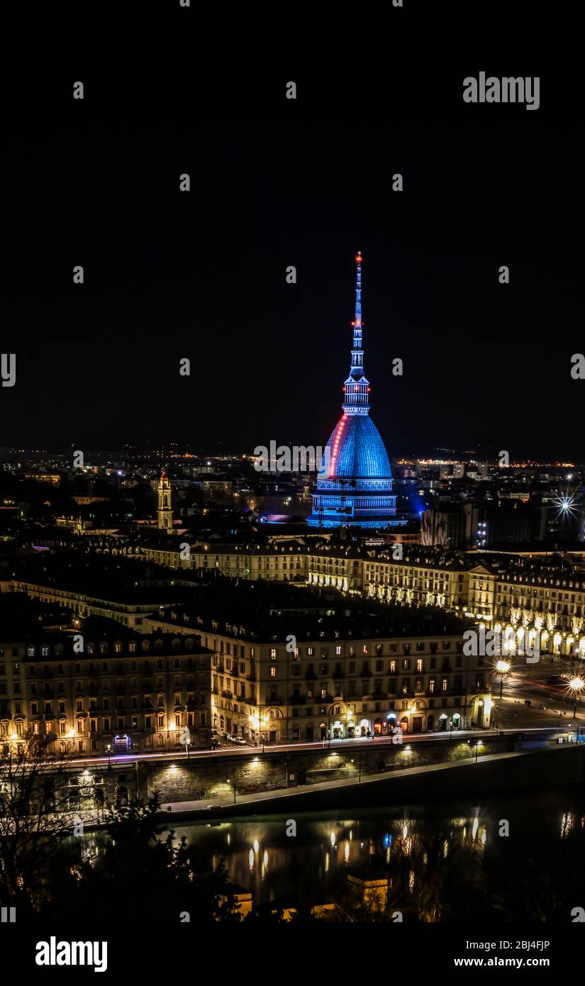 Panoramablick auf Turin, Italien, bei Nacht Stockfoto