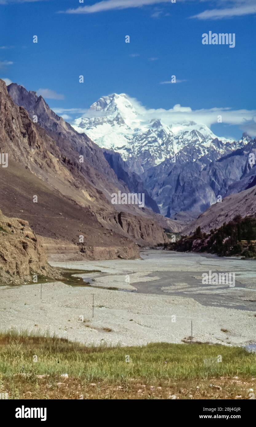 Pakistan, nördliche Gebiete der Karakorum-Berge. Masherbrum 7821m von der Nähe des baltistischen Dorfes Hushe Stockfoto