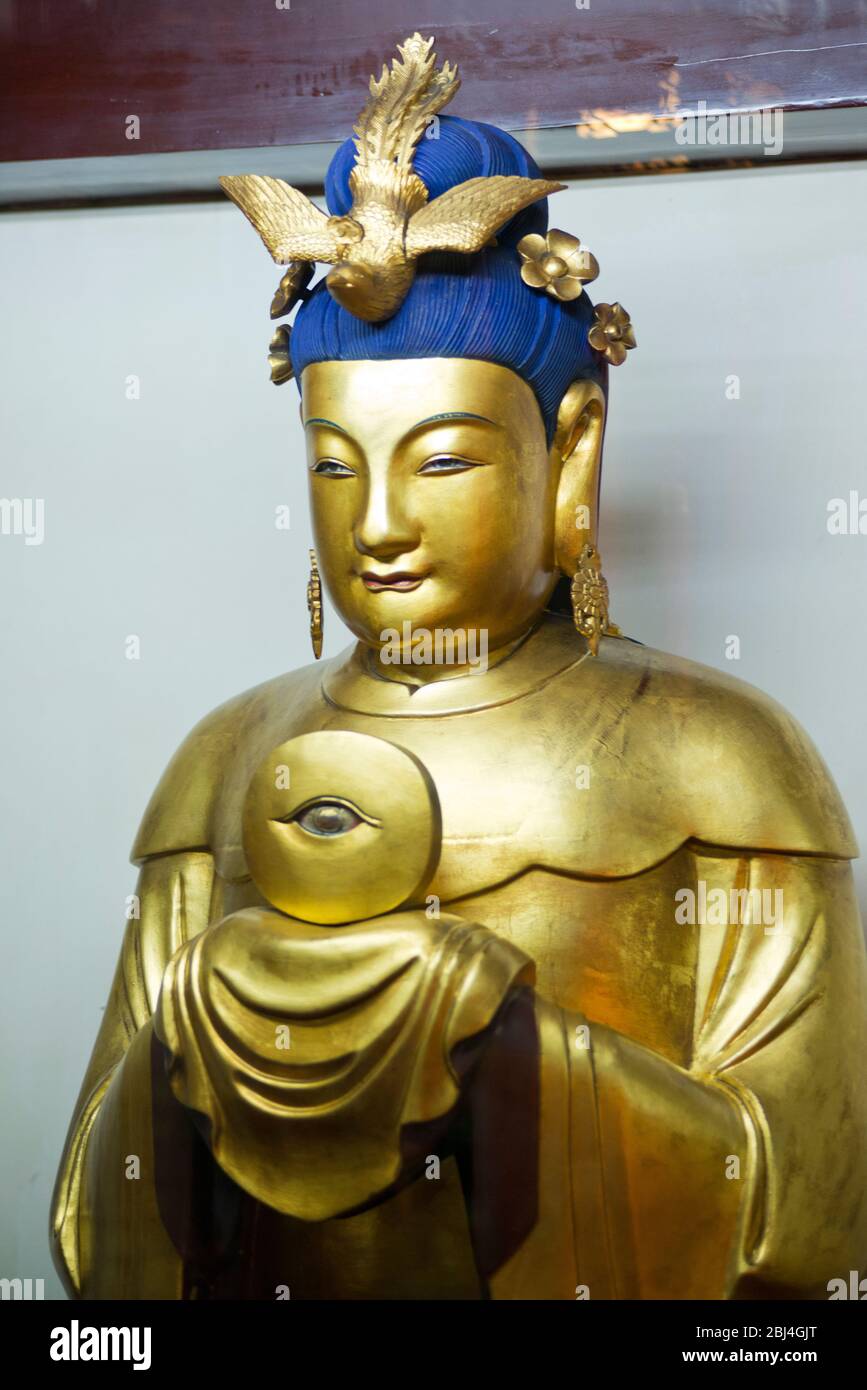 Goldene Statue im City God Tempel von Shanghai. China Stockfoto