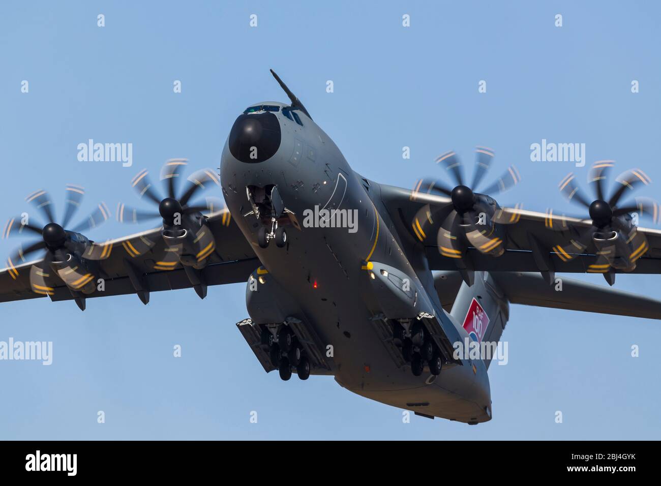 Airbus EC-400 Atlas fliegt ab. Stockfoto