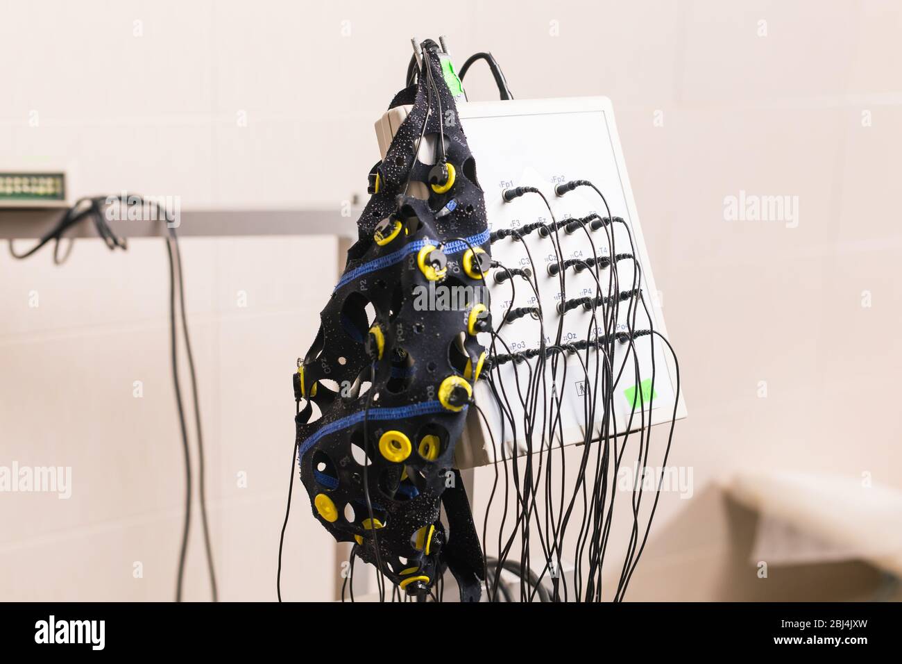 EEG oder Elektroenzephalographie Hardware-Geräte in der Klinik. Stockfoto