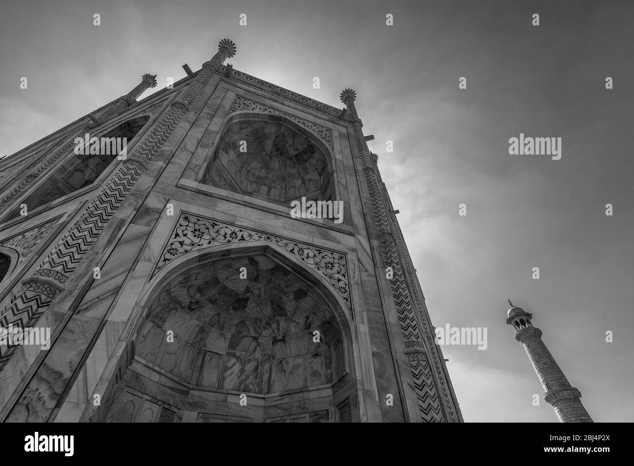 Fassadendetails in dem weißen Marmor des Taj Mahal Mausoleum im Jahr 1643 von Mogul-Kaiser Shah Jahan gebaut, um das Grab seiner Frau Mumtaz Mahal in Haus Stockfoto