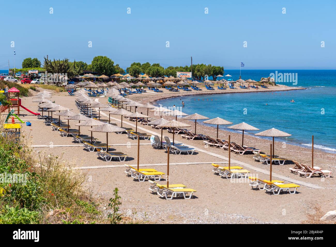 Rhodos, Griechenland - 16. Mai 2018: Kamiros Strand, einer der besten Strände an der Westküste von Rhodos. Dodekanes, Griechenland Stockfoto