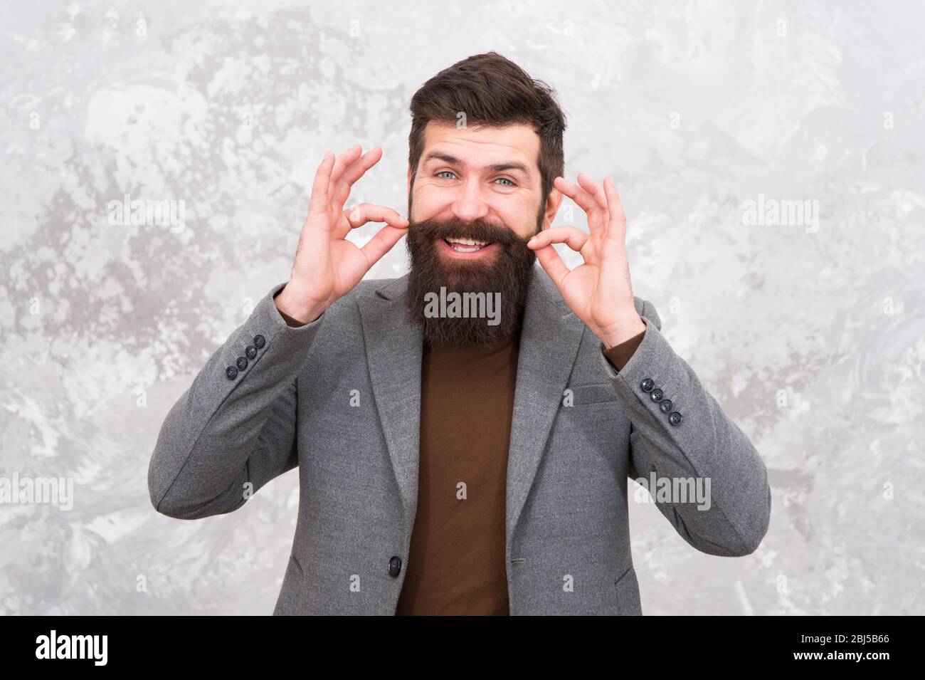 Bartmode und Barber Konzept. Modischer Herren-Bärtchen-Mantel im  Hipster-Look. Friseurspitzen pflegen Bart. Schnurrbart müssen richtige  Styling. Wachsen Gesichtshaar. Hipster-Optik. Stylischer Bart und  Schnurrbart Stockfotografie - Alamy