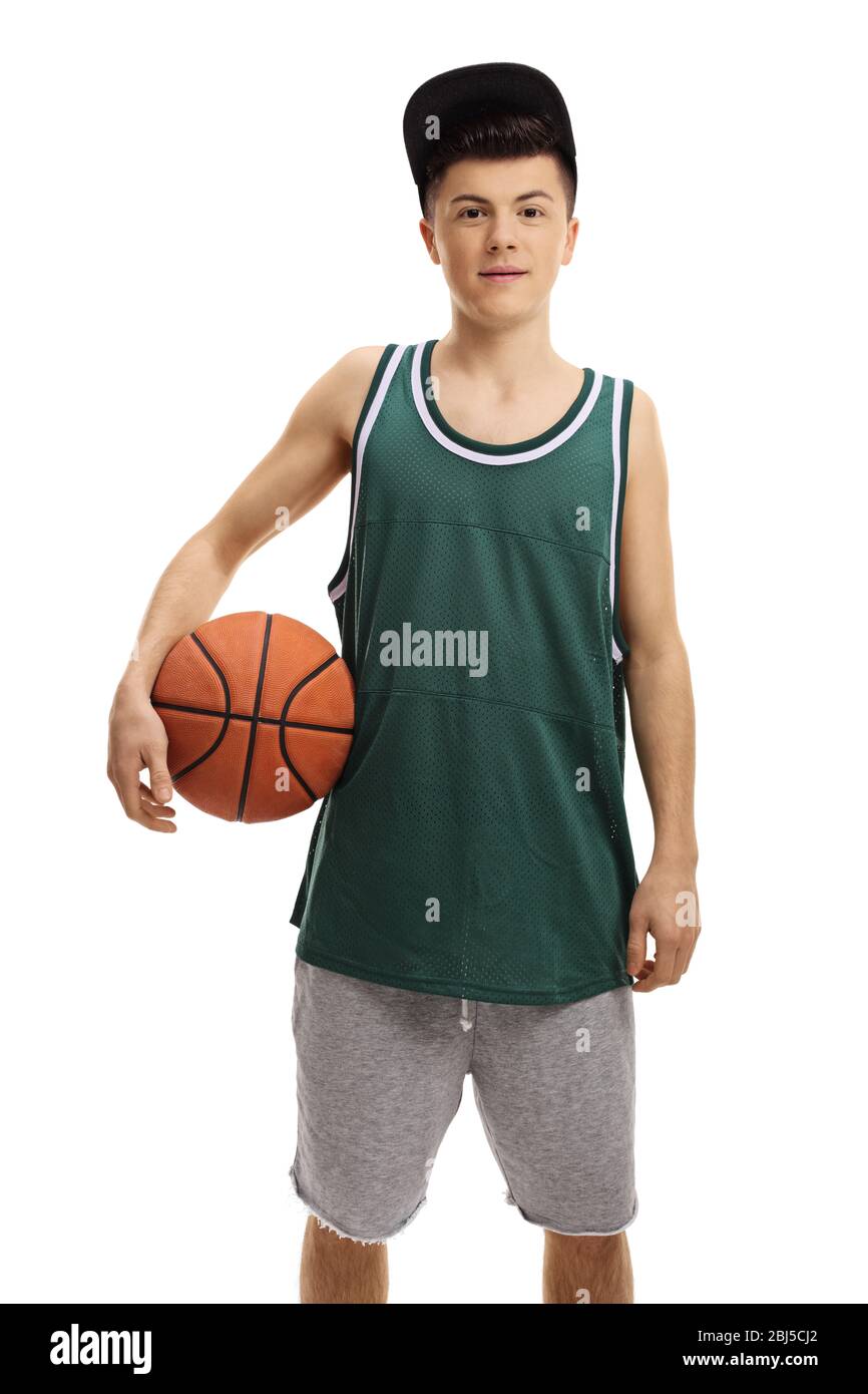 Teenager-Junge trägt eine Sporttrikot-Anzeige mit einem Basketball isoliert auf weißem Hintergrund Stockfoto