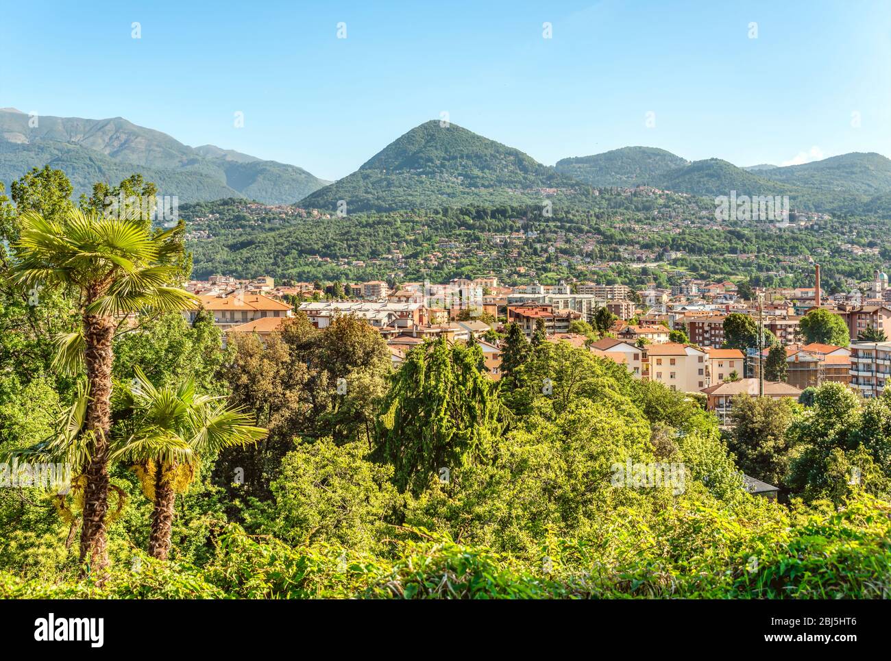 Blick vom Garten der Villa Taranto in Stresa am Lago Maggiore, Pallanza, Piemont, Italien Stockfoto
