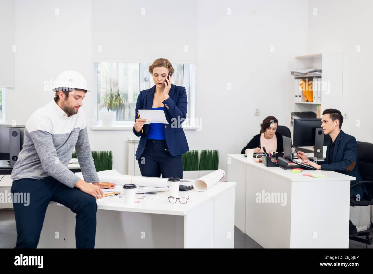 Geschäftsteam bei der Arbeit, jeder, der seine Arbeit tut. Stockfoto