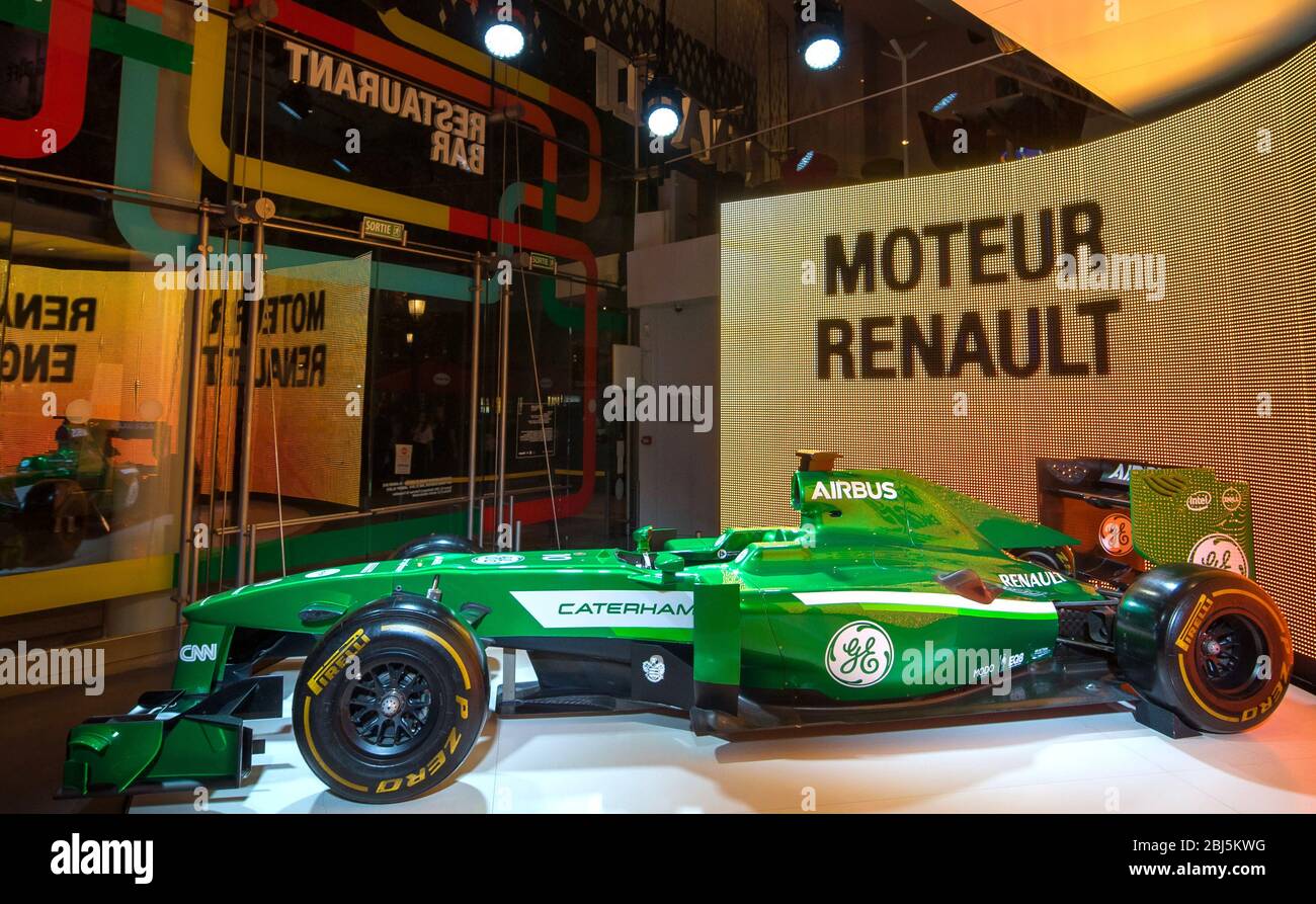 PARIS - 16. SEPTEMBER 2014: Caterham-Renault Formel 1-Auto auf dem Firmenstand während des Ateliers Renault Paris Showroom. Paris, Frankreich. Stockfoto