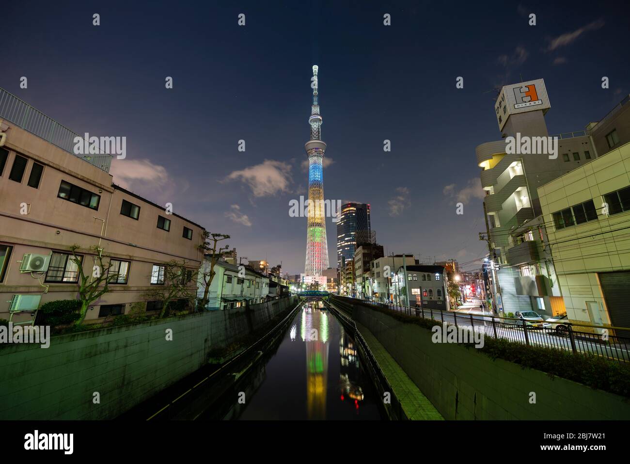 Blick auf den Tokyo Skytree bei Nacht Stockfoto