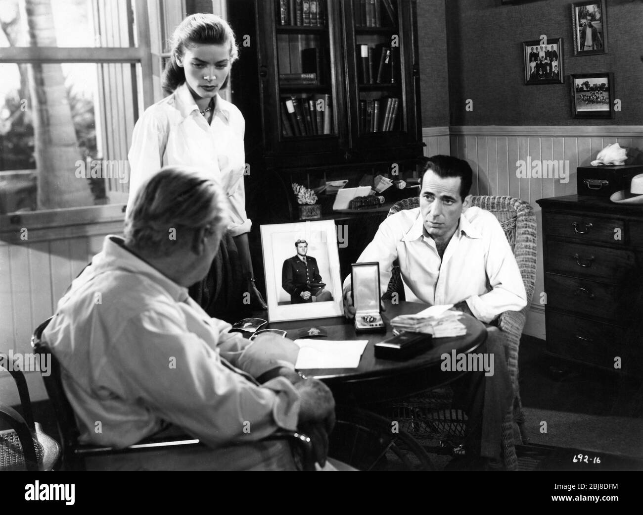 LIONEL BARRYMORE LAUREN BACALL und HUMPHREY BOGART in KEY LARGO 1948 ...