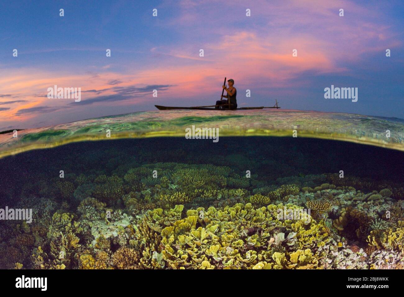Korallenriff bei Sonnenuntergang, New Ireland, Papua-Neuguinea Stockfoto