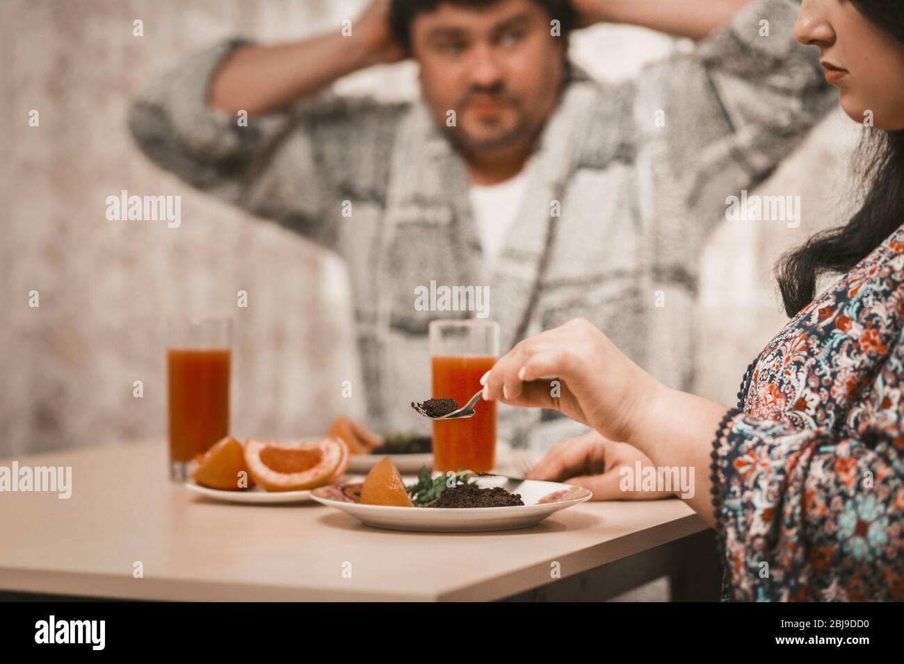 Body Positive Männer Und Frauen Sind Auf Gesunde Ernährung Eingestellt Stockfoto