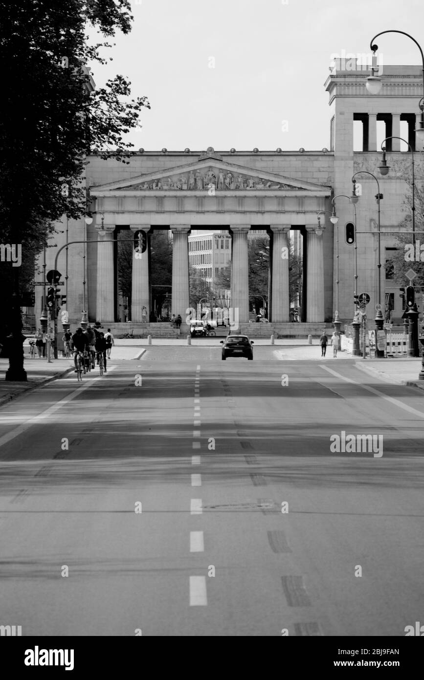 Landschaft mit Blick auf Propylaea am Königsplatz in München Stockfoto
