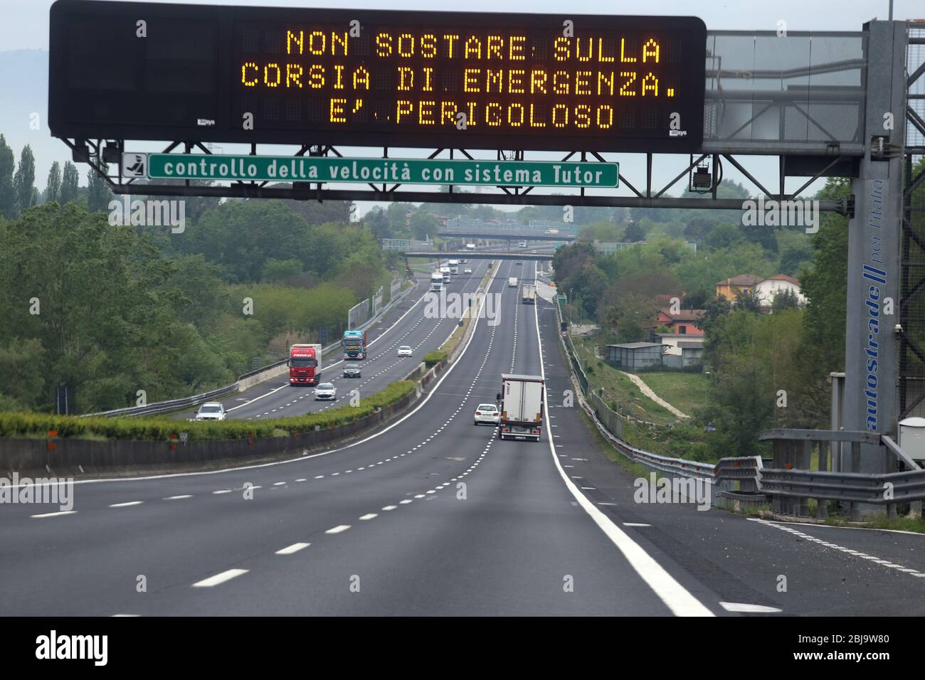 Frosinone, Italien - 28. April 2020: Autobahn A1, die die Provinz Frosinone durchquert Stockfoto